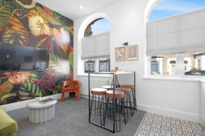 Stadium View Apartments #1 - Modern 3 Bed Comfort Retreat